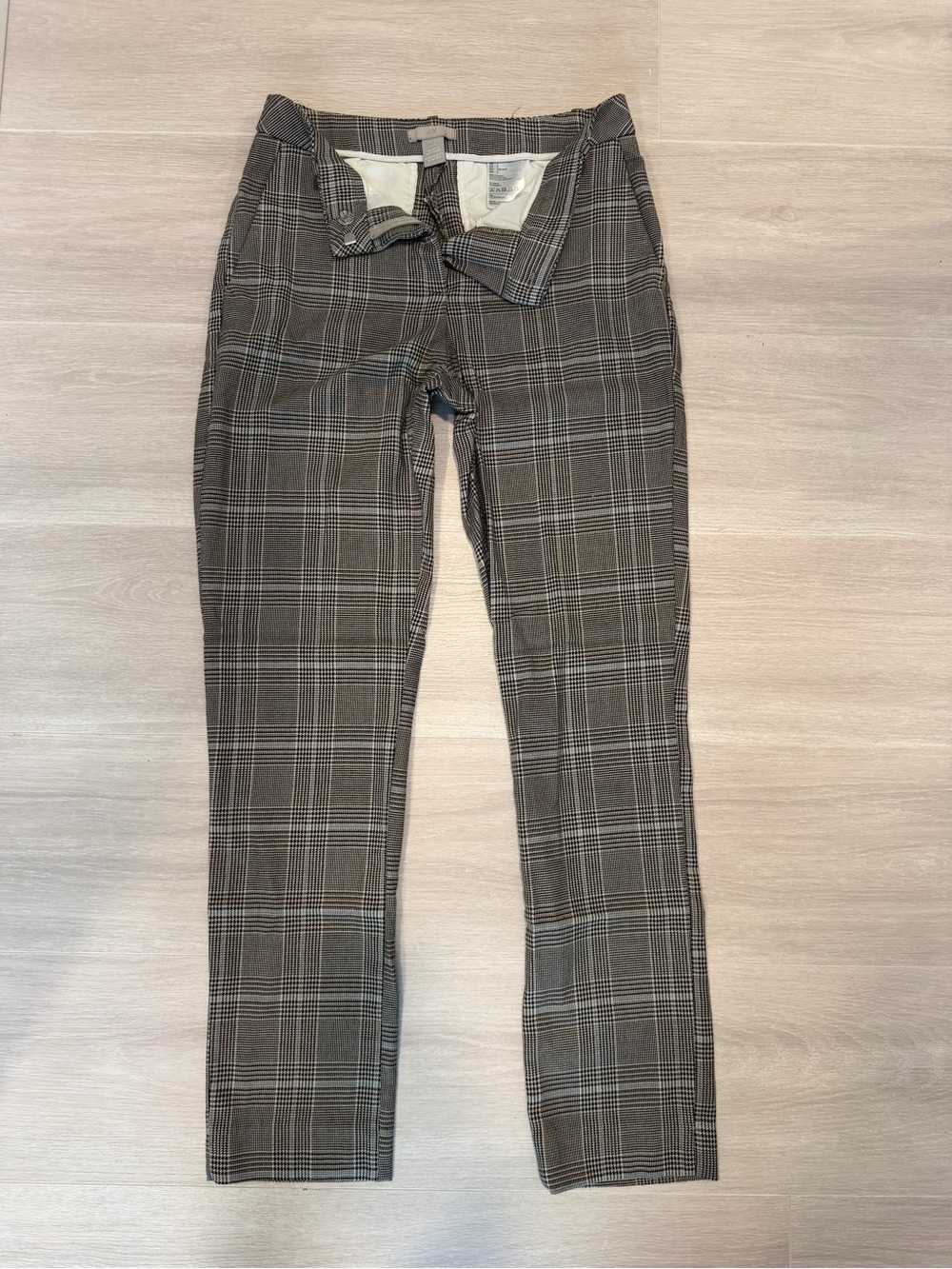 H&M women’s Black & White with blue Plaid Dress Pants